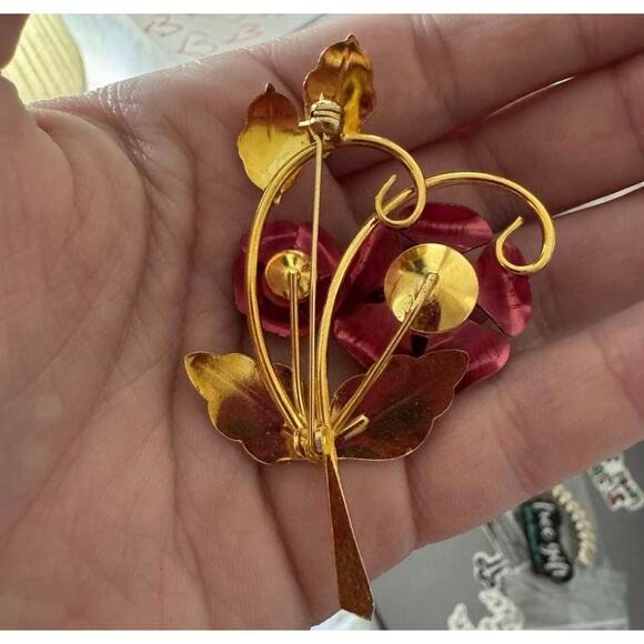 Timeless Elegant Romantic Gold Tone Pink Rose Brooch - Picture 2 of 2